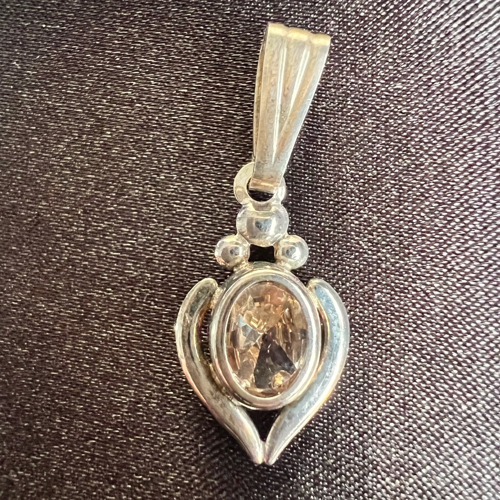 Citrine pendant.